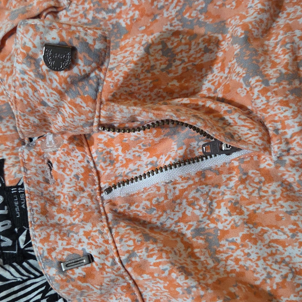 Volcom Patterned Shorts - Picture 5 of 5